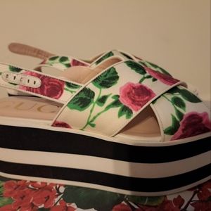 Gucci Platform Flower Sandals Size 37 Worn for few hours.